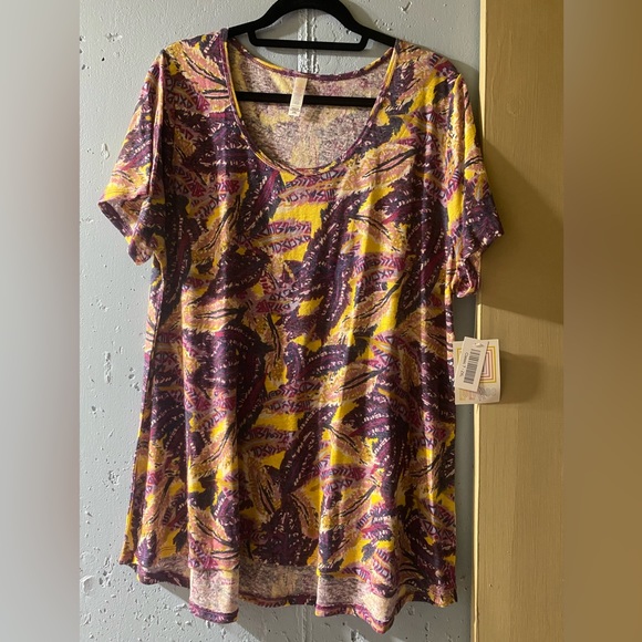 LuLaRoe Tops - Classic T
